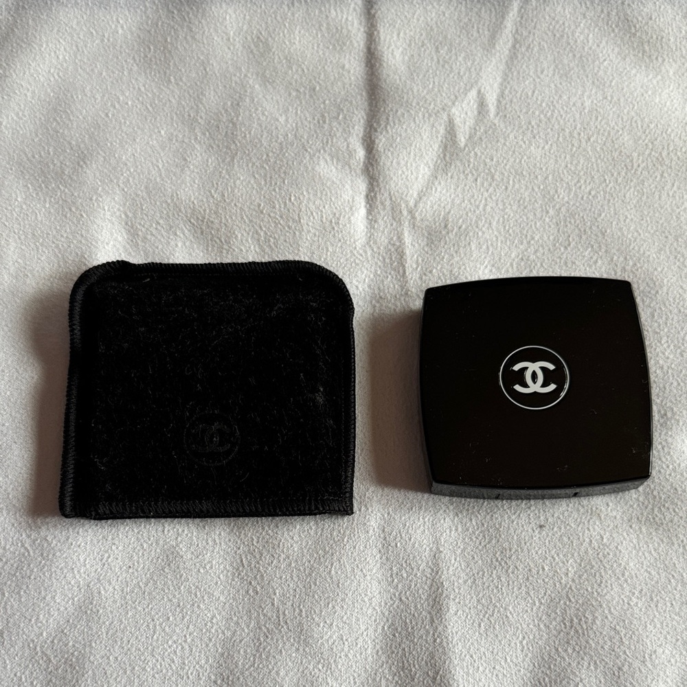 CHANEL Black Compact eyeshadow palette. 2 pan.
